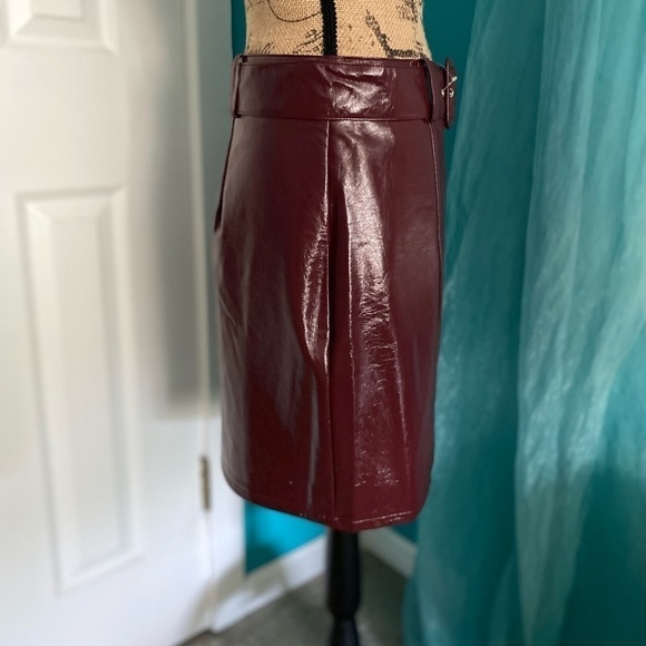 J.O.A New Women’s Large Maroon Pleather Faux Leather Button Down Skirt with Belt - Picture 9 of 12
